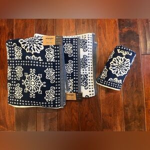 Wrangler Navy and White Floral Bath Towels
